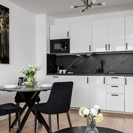 Pileckiego 59 Oddzielna Sypialnia I Beplatny Parking By Perfect Apartamento