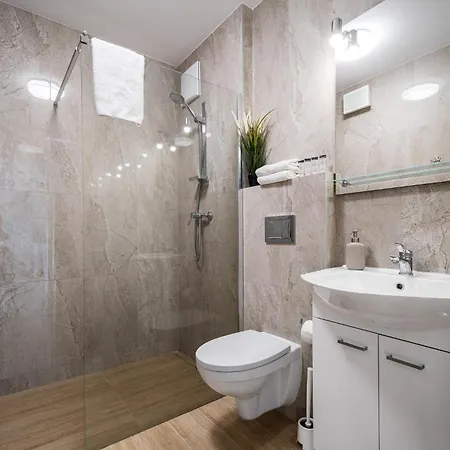 Pileckiego 59 Oddzielna Sypialnia I Beplatny Parking By Perfect *