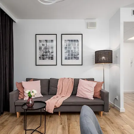 Pileckiego 59 Oddzielna Sypialnia I Beplatny Parking By Perfect Apartamento