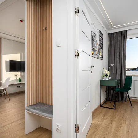 Pileckiego 59 Oddzielna Sypialnia I Beplatny Parking By Perfect Apartamento