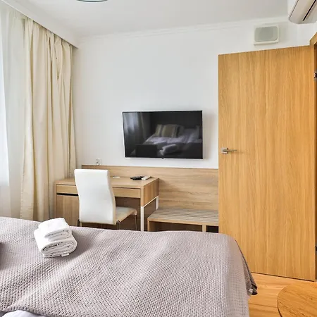 Pileckiego 59 Oddzielna Sypialnia I Beplatny Parking By Perfect Apartamento