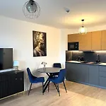 Pileckiego 59 Oddzielna Sypialnia I Beplatny Parking By Perfect Apartamento