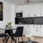 Pileckiego 59 Oddzielna Sypialnia I Beplatny Parking By Perfect Apartamento