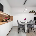 Pileckiego 59 Oddzielna Sypialnia I Beplatny Parking By Perfect Apartamento
