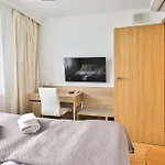 Pileckiego 59 Oddzielna Sypialnia I Beplatny Parking By Perfect Apartamento